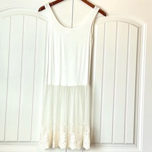 Wanna B Ivory Tank Top w/Lace Bottom Style